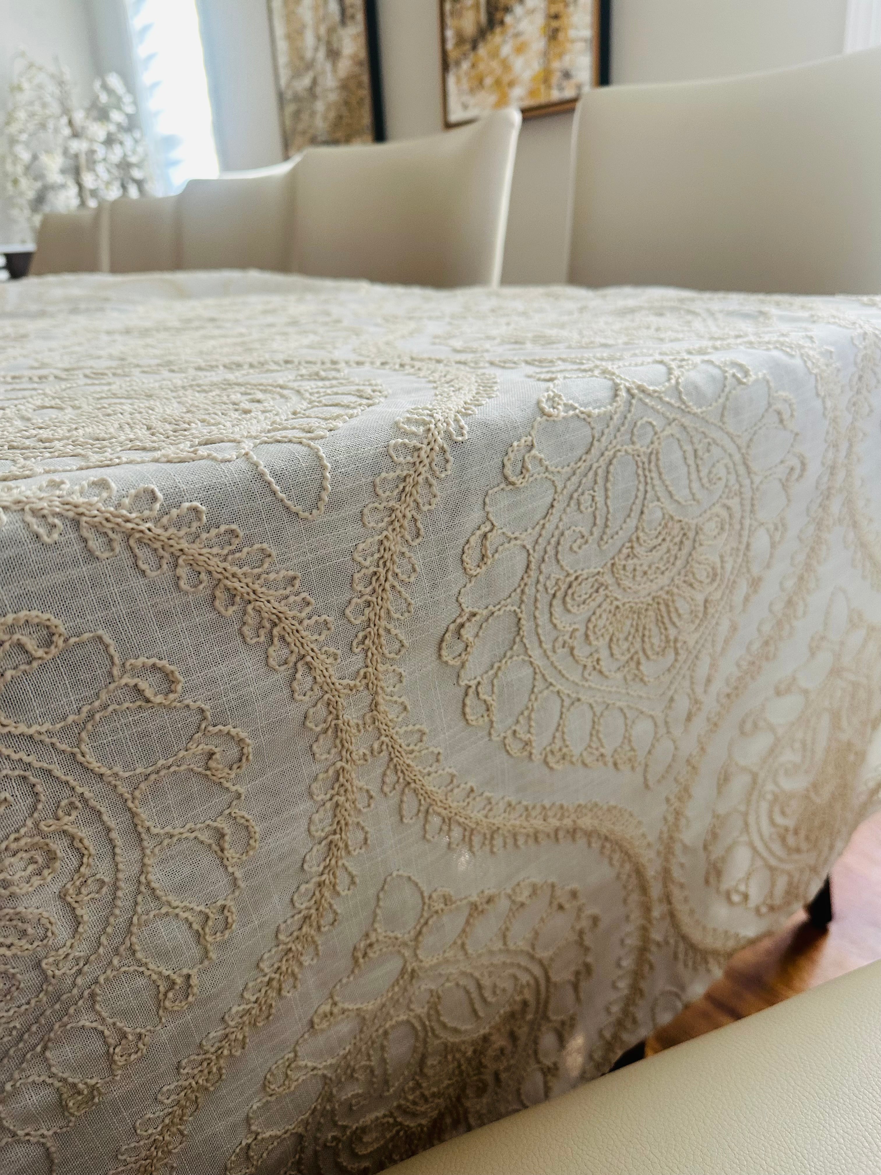 Jardin Taupe on White