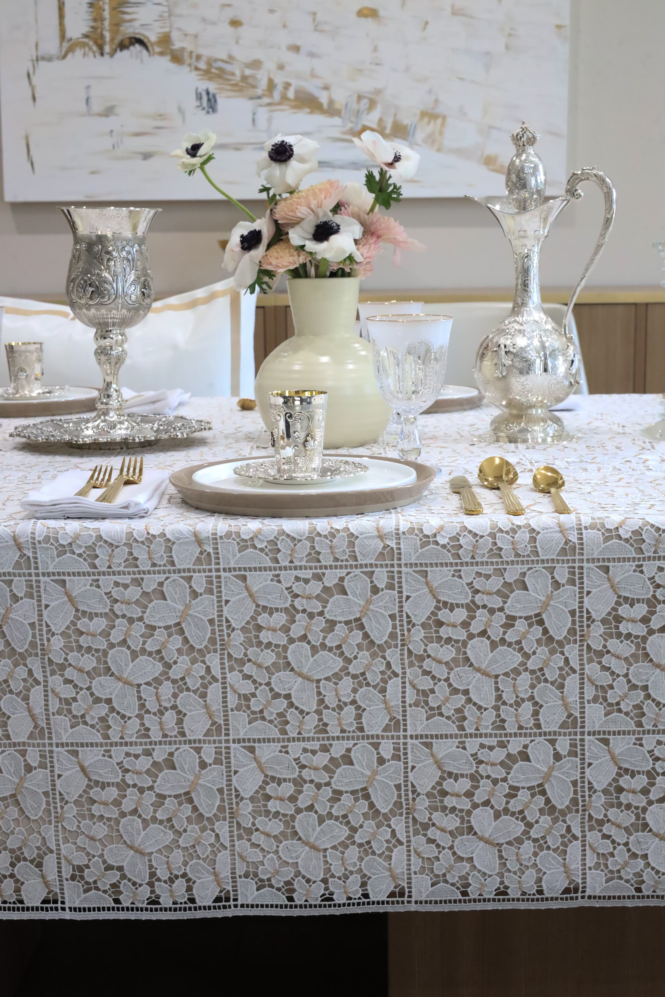 Flutter lace overlay