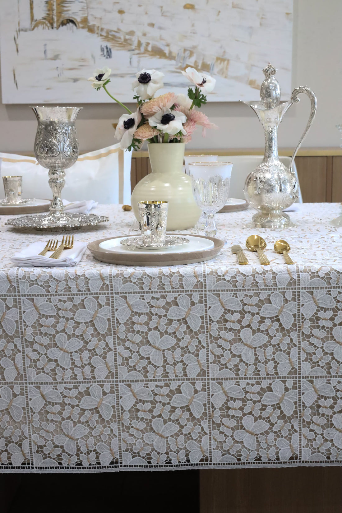 Flutter lace overlay