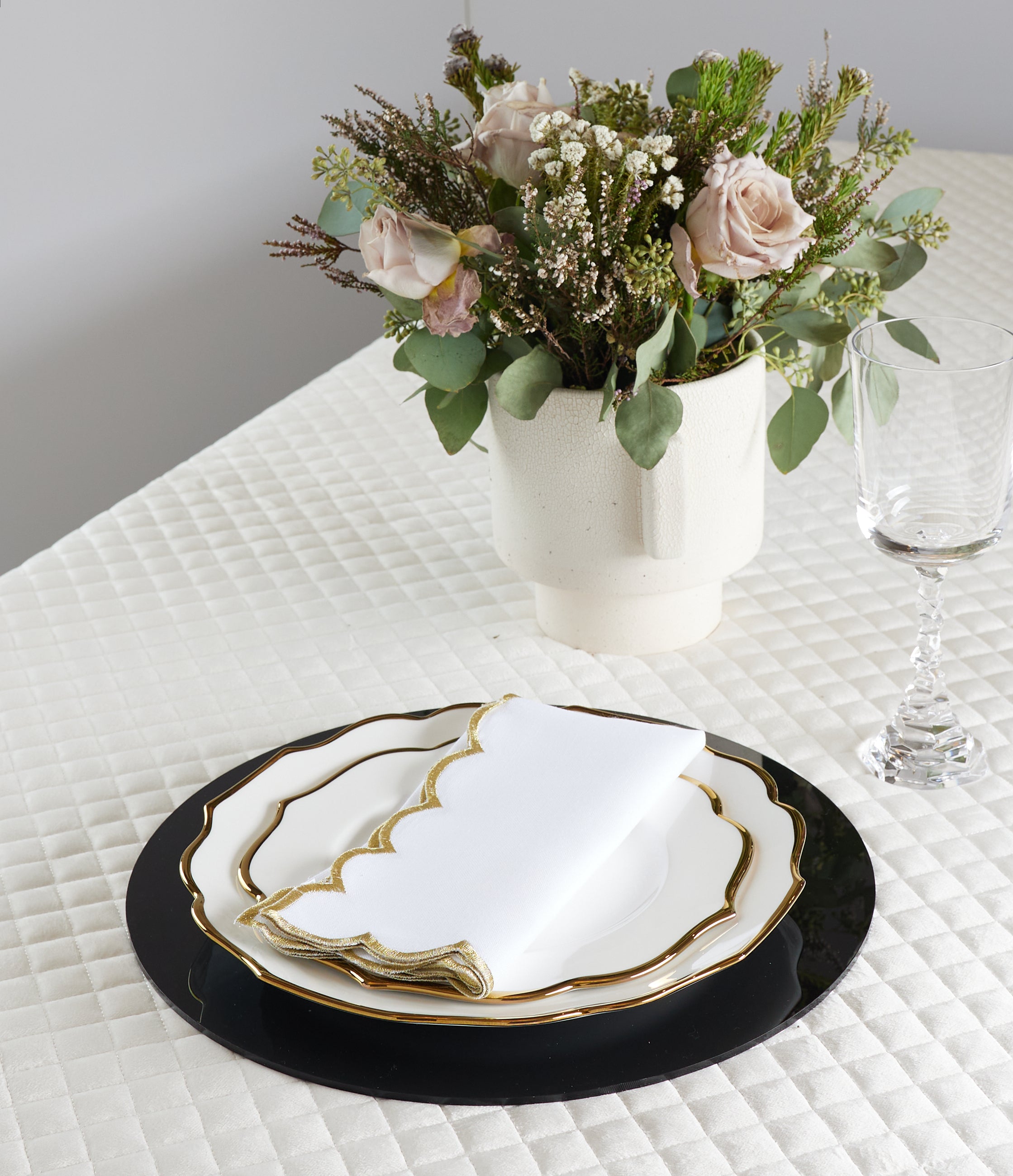 Scalloped-Edge Napkins (set of 12)